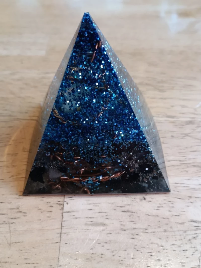 Orgonit Pyramide 7x7 x7 cm